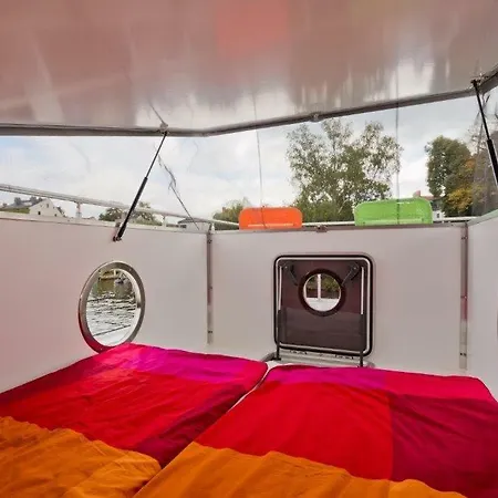Festliegendes Hausboot Ferienwohnung Nautino Mini Botel